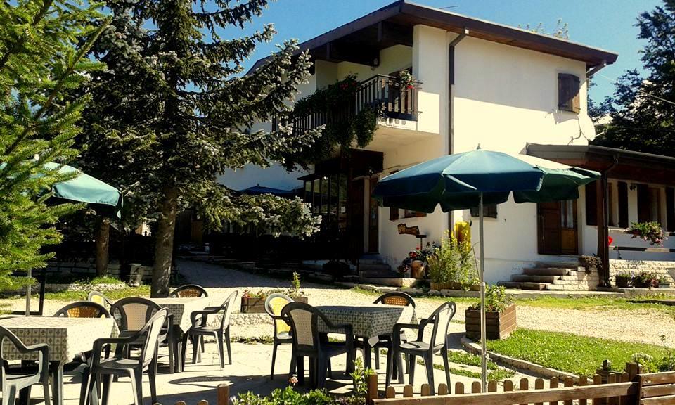 Hotel Campeggio Branchetto Bosco Chiesanuova Exterior foto