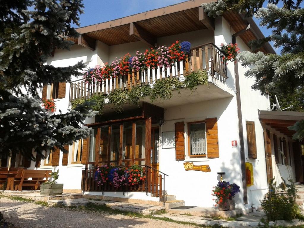 Hotel Campeggio Branchetto Bosco Chiesanuova Exterior foto